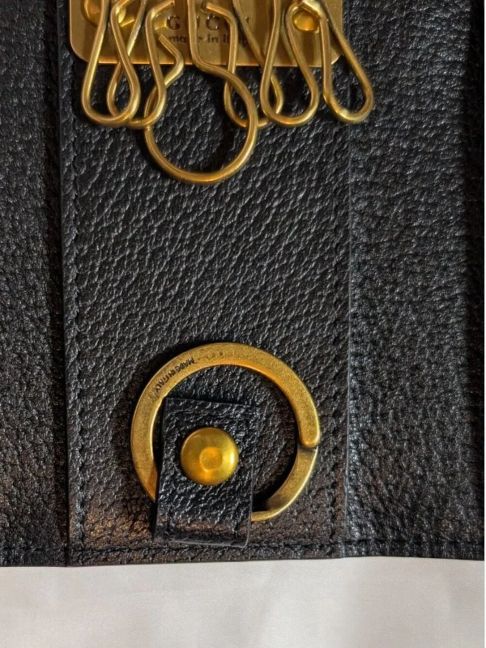 Like New Authentic Gucci Black Leather w Gold Bee & Star Print 6-Key Holder Case